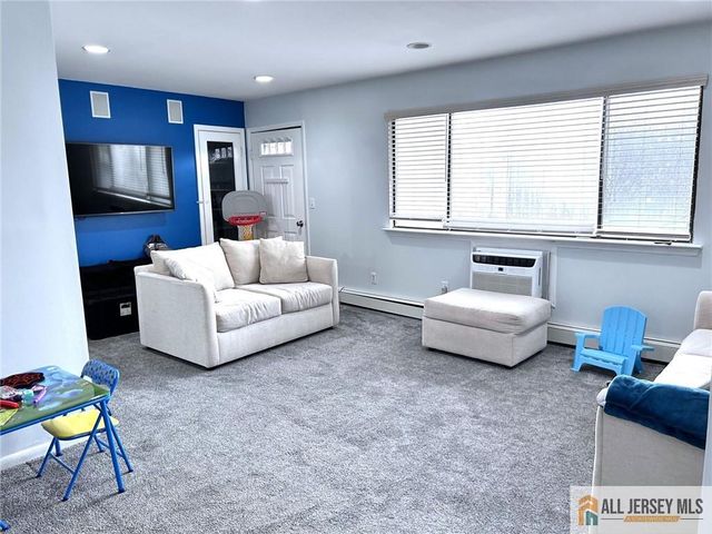 532 Cricket Lane 532, Woodbridge Proper, NJ 07095