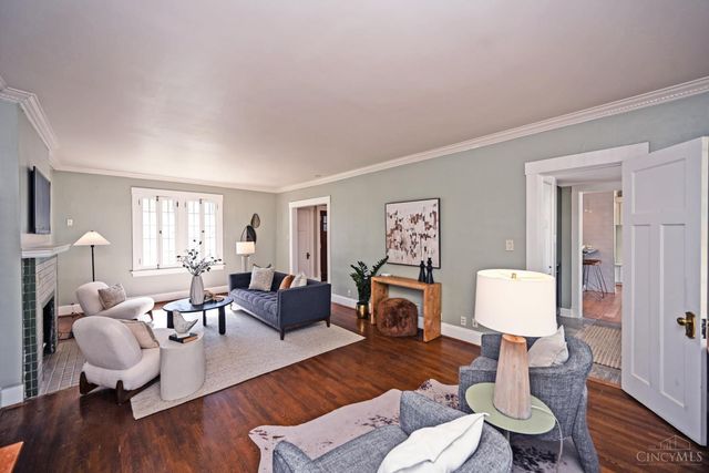 1284 Paddock Hills Avenue, Cincinnati, OH 45229