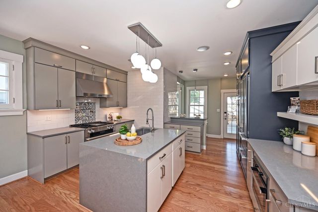 1284 Paddock Hills Avenue, Cincinnati, OH 45229