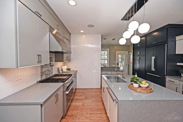 1284 Paddock Hills Avenue, Cincinnati, OH 45229