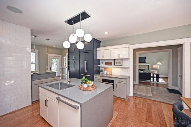 1284 Paddock Hills Avenue, Cincinnati, OH 45229