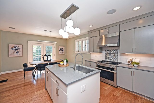 1284 Paddock Hills Avenue, Cincinnati, OH 45229