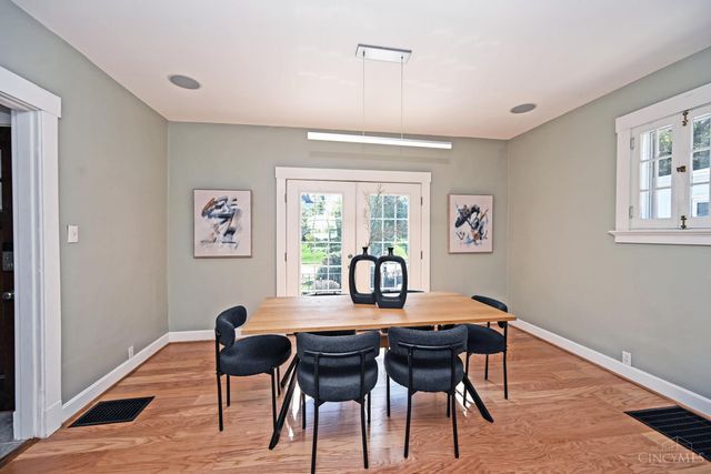 1284 Paddock Hills Avenue, Cincinnati, OH 45229