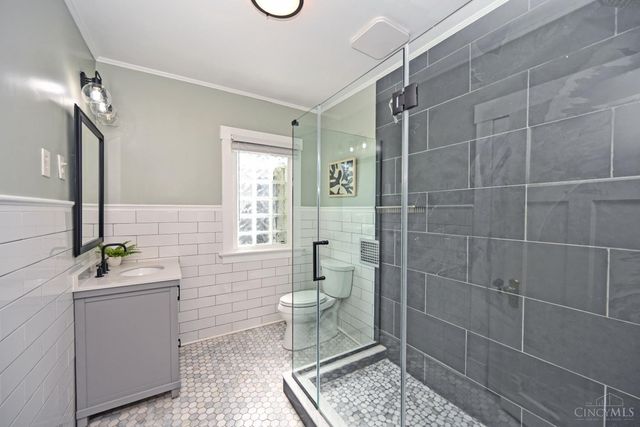 1284 Paddock Hills Avenue, Cincinnati, OH 45229