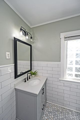 1284 Paddock Hills Avenue, Cincinnati, OH 45229