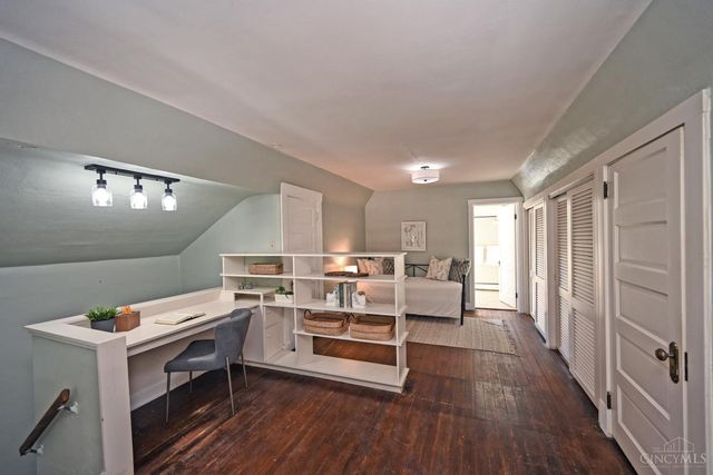 1284 Paddock Hills Avenue, Cincinnati, OH 45229