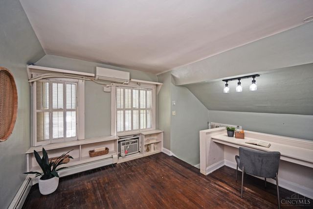 1284 Paddock Hills Avenue, Cincinnati, OH 45229