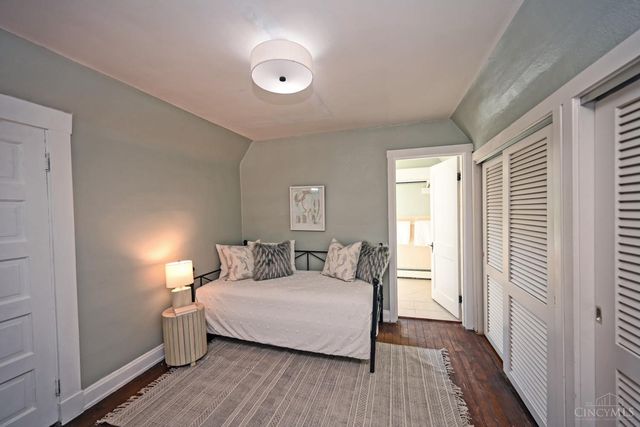 1284 Paddock Hills Avenue, Cincinnati, OH 45229