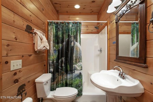 2087 Kerr Rd, Sevierville, TN 37876