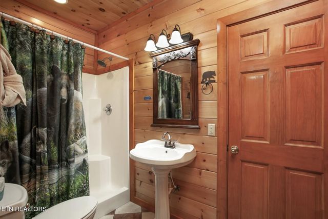 2087 Kerr Rd, Sevierville, TN 37876