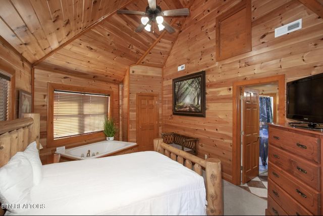 2087 Kerr Rd, Sevierville, TN 37876