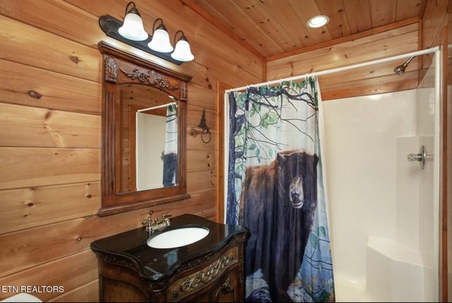 2087 Kerr Rd, Sevierville, TN 37876