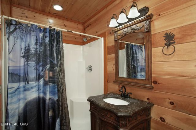 2087 Kerr Rd, Sevierville, TN 37876