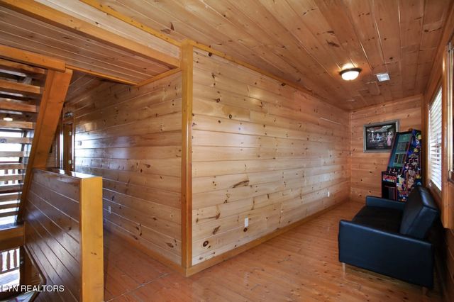 2087 Kerr Rd, Sevierville, TN 37876