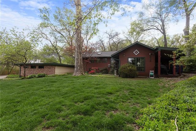 8728 Meadow Lane, Leawood, KS 66206