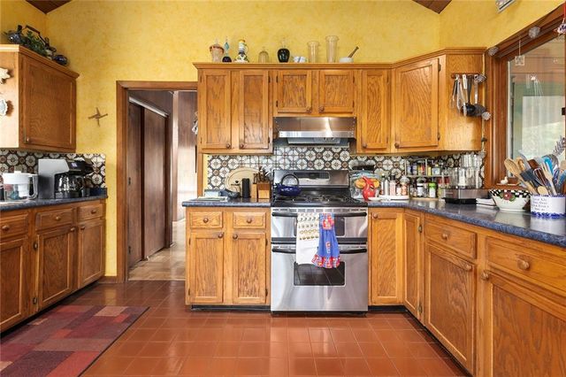 8728 Meadow Lane, Leawood, KS 66206