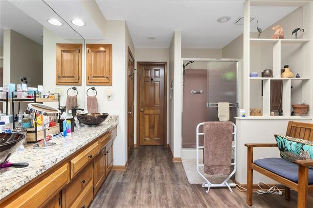 8728 Meadow Lane, Leawood, KS 66206