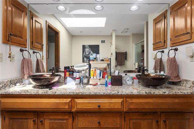 8728 Meadow Lane, Leawood, KS 66206