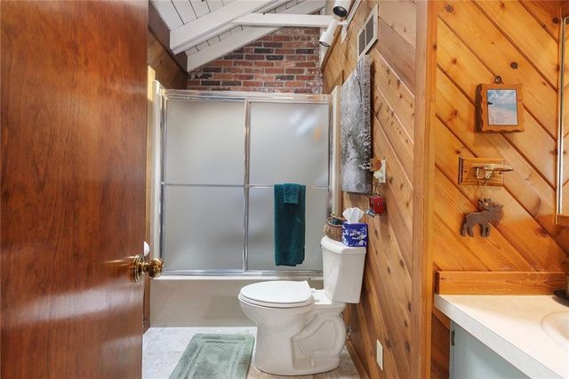 8728 Meadow Lane, Leawood, KS 66206