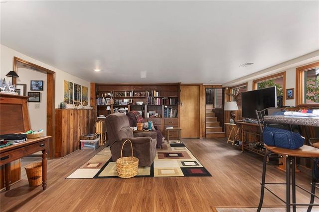 8728 Meadow Lane, Leawood, KS 66206