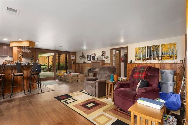 8728 Meadow Lane, Leawood, KS 66206