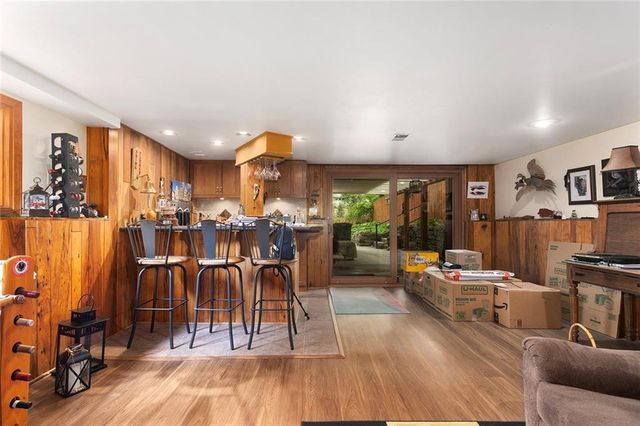 8728 Meadow Lane, Leawood, KS 66206