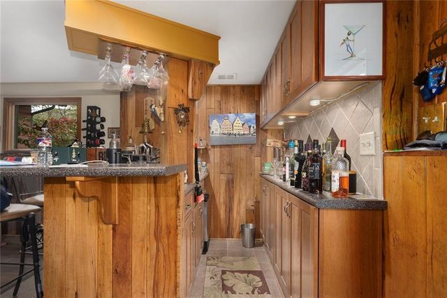 8728 Meadow Lane, Leawood, KS 66206