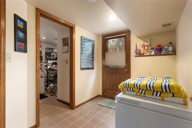 8728 Meadow Lane, Leawood, KS 66206