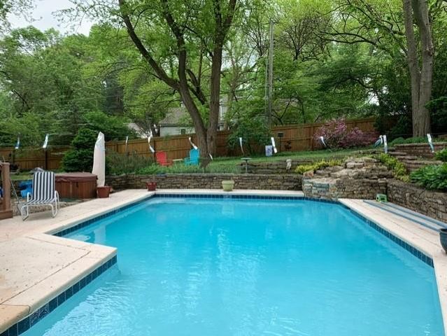 8728 Meadow Lane, Leawood, KS 66206
