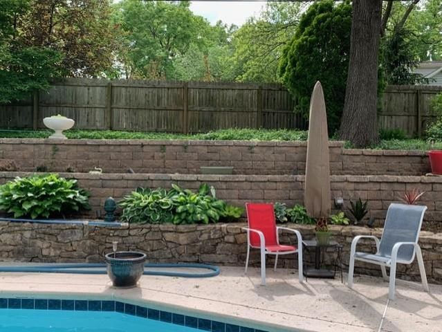 8728 Meadow Lane, Leawood, KS 66206