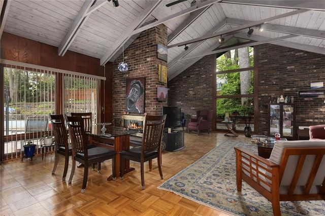 8728 Meadow Lane, Leawood, KS 66206