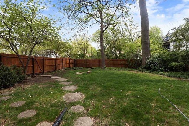 8728 Meadow Lane, Leawood, KS 66206