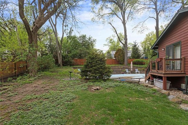 8728 Meadow Lane, Leawood, KS 66206