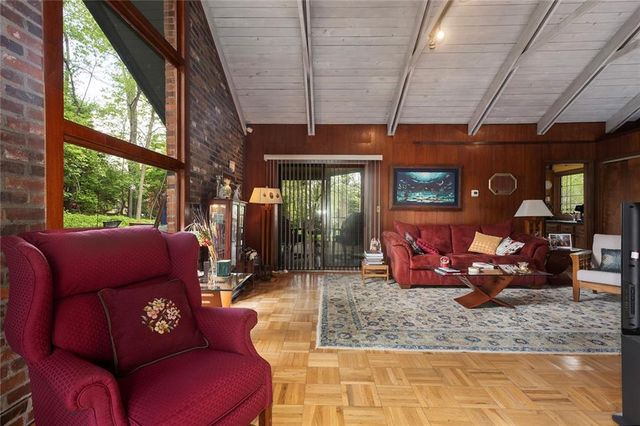 8728 Meadow Lane, Leawood, KS 66206