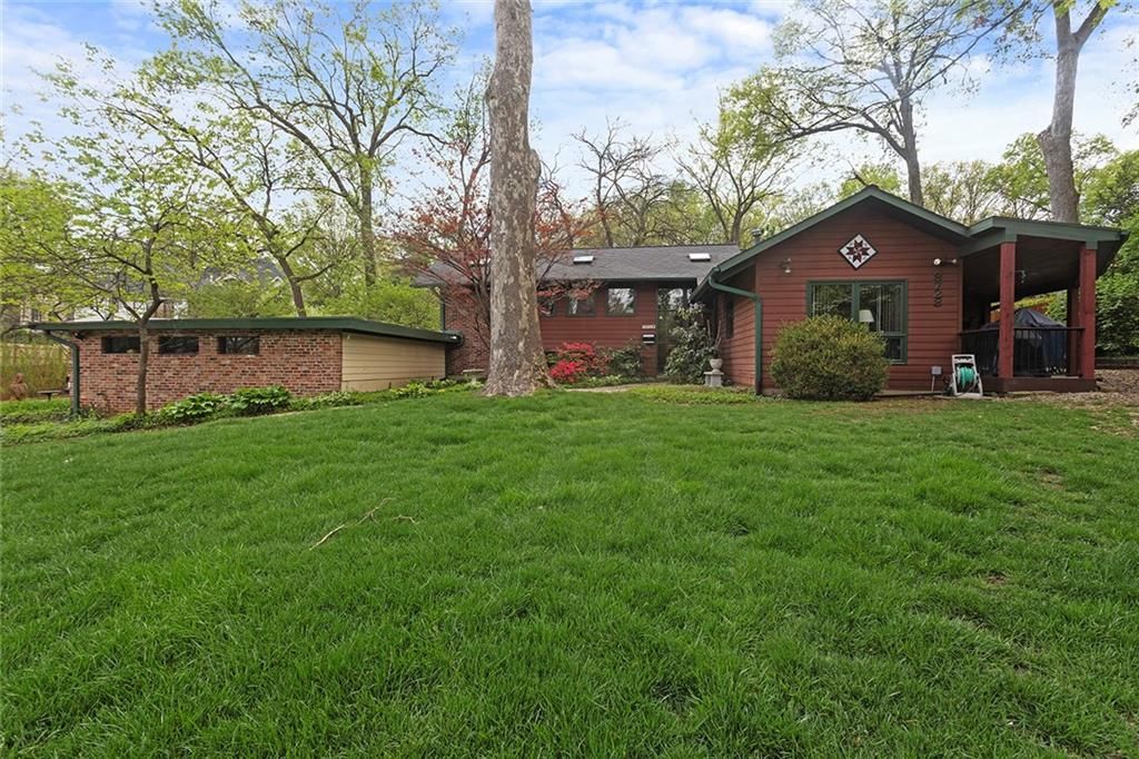 8728 Meadow Lane, Leawood, KS 66206