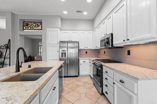 1818 N Bend Dr, Sacramento, CA 95835