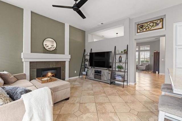 1818 N Bend Dr, Sacramento, CA 95835