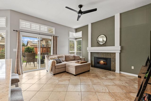 1818 N Bend Dr, Sacramento, CA 95835