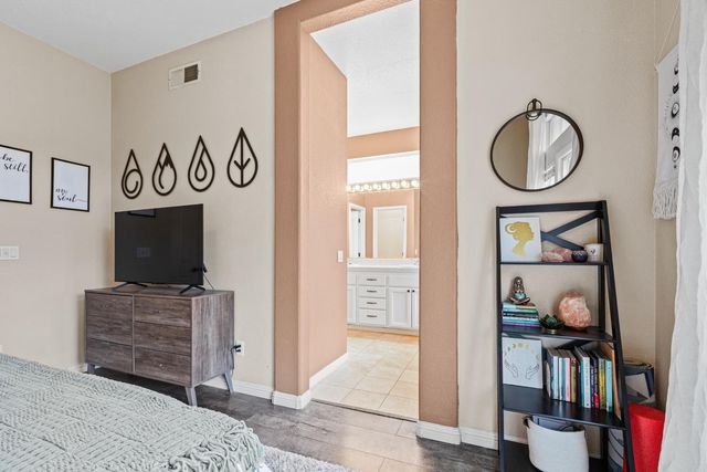 1818 N Bend Dr, Sacramento, CA 95835