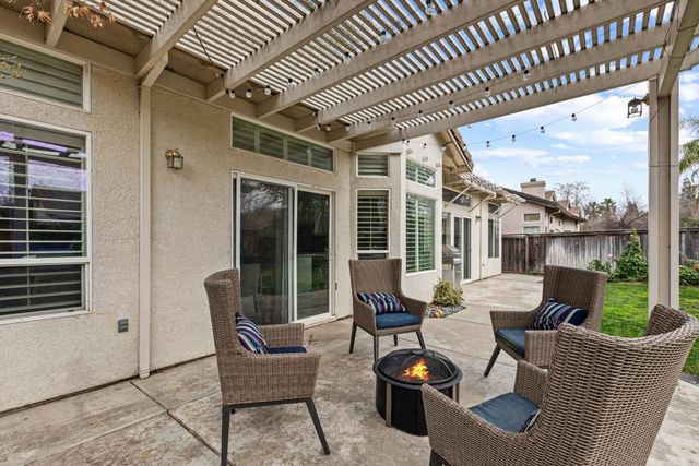 1818 N Bend Dr, Sacramento, CA 95835