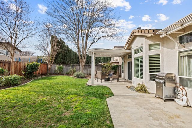 1818 N Bend Dr, Sacramento, CA 95835