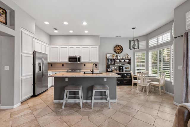 1818 N Bend Dr, Sacramento, CA 95835