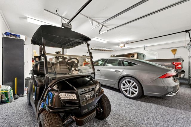 17 Stillmeadow DR, The Hills, TX 78738