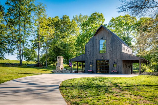 795 Tucker Rd, Dickson, TN 37055