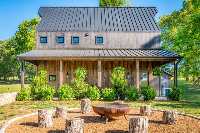795 Tucker Rd, Dickson, TN 37055