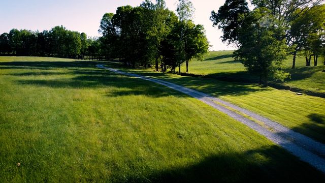 795 Tucker Rd, Dickson, TN 37055