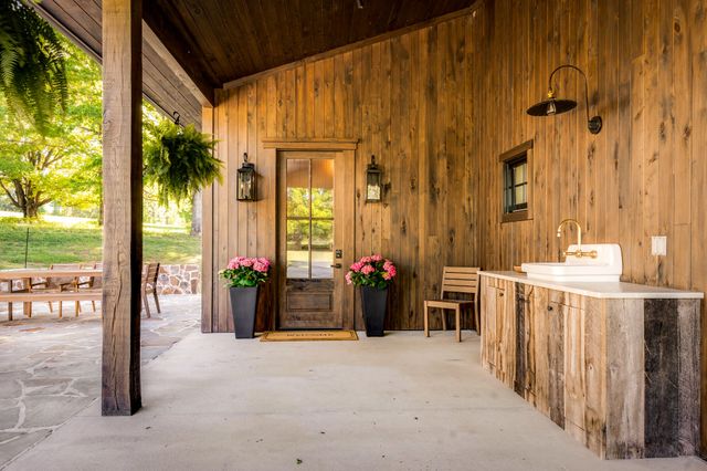 795 Tucker Rd, Dickson, TN 37055