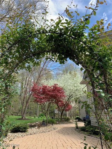 8600 Tamarack Trail, Chagrin Falls, OH 44023