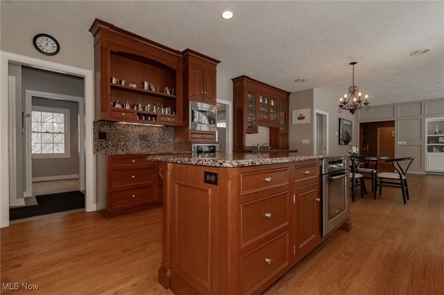 8600 Tamarack Trail, Chagrin Falls, OH 44023