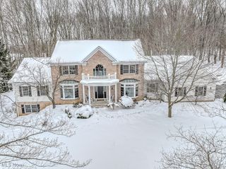 8600 Tamarack Trail, Chagrin Falls, OH 44023